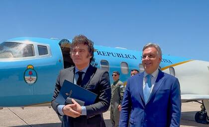 El presidente Javier Milei y el gobernador Martín Llaryora, en un viaje oficial del jefe de Estado
