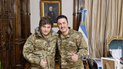 El presidente Javier Milei y el hasta ahora ministro de Defensa, Luis Petri, la sorpresa electoral en el cierre de listas de Mendoza. Compartieron este domingo un almuerzo por el aniversario del fallecimiento de San Martín.