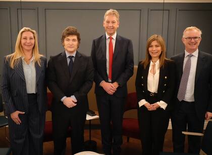 El presidente Javier Milei y la secretaria general de la Presidencia, Karina Milei, junto a Jakob Stausholm, CEO de Río Tinto