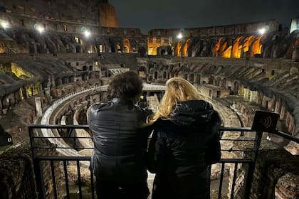 El presidente Javier Milei y su hermana, en el Coliseo Romano; lo abrieron especialmente para ellos en la noche del viernes