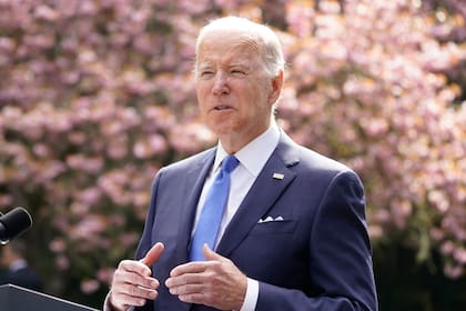El presidente Joe Biden habla en el Parque Seward el Día de la Tierra, el viernes 22 de abril de 2022, en Seattle. (AP Foto/Andrew Harnik)