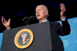 Joe Biden amplió las sanciones a Moscú y advirtió: “No vamos a pelear la tercera guerra mundial en Ucrania”