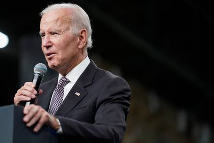 El presidente Joe Biden habla en una instalación de IBM en Poughkeepsie, Nueva York, el jueves 6 de octubre de 2022. (AP Foto/Andrew Harnik)