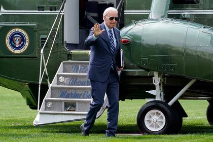 El presidente Joe Biden llega al jardín sur de la Casa Blanca, el 14 de agosto de 2023, en Washington. (Foto AP/Evan Vucci)