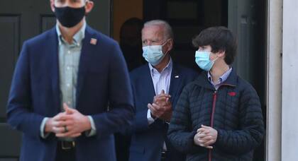El presidente Joe Biden suele salir de la iglesia antes del final del servicio para evitar alterar al resto de los feligreses dada la gran cantidad de periodistas y su equipo de seguridad