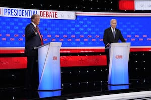 Un Trump agresivo y un Biden que fue de menos a más se cruzan en su primer debate presidencial