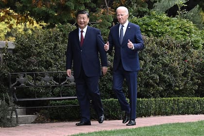 El presidente Joe Biden y Xi Jinping hablaron por teléfono el 2 de abril de 2024 en un nuevo intento por gestionar las tensiones entre Estados Unidos y China, y altos funcionarios estadounidenses se dirigirán en breve a Pekín, dijeron los funcionarios.