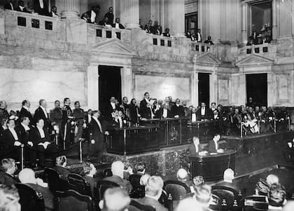 El presidente José Figueroa Alcorta inaugura el Palacio del Congreso durante la apertura del 45° período legislativo en 1906.