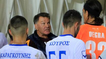 El dueño del Larissa lo esperó a Degra en el túnel