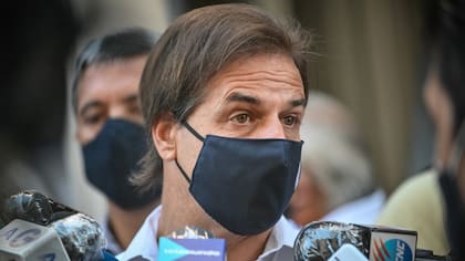 El presidente Luis Lacalle se ha negado a ordenar en Uruguay confinamientos o cuarentenas obligatorias.
