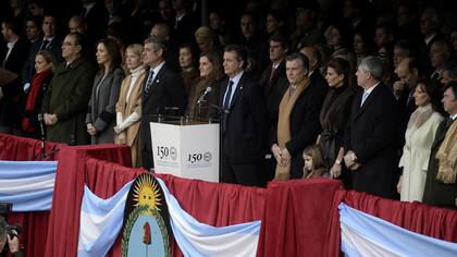 El presidente Mauricio Macri, el titular de la SRA Luis Miguel Etchevehere, María Eugenia Vidal, el ministro Ricardo Bruyaile, entre los presentes