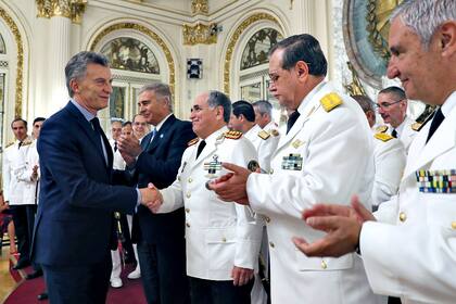 El presidente Mauricio Macri encabezó el acto de entrega de atributos a más de 160 oficiales de las Fuerzas Armadas que fueron ascendidos