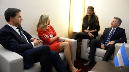 El presidente Mauricio Macri mantiene varias reuniones en Davos