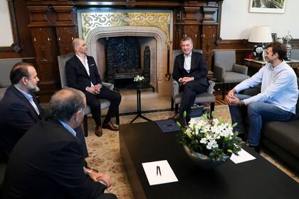 El presidente Mauricio Macri recibió al entrenador Sergio Hernández y al jugador Marcos Delía, de la Selección Argentina de Básquetbol que logró la medalla de plata en la Copa Mundial de China