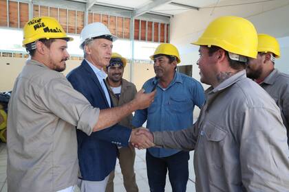 Macri, en una recorrida por obras de un jardín de infantes