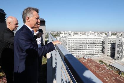 El presidente Mauricio Macri recorrió la obra urbanística Estación Buenos Aires, ubicada en los barrios porteños de Parque Patricios y Barracas
