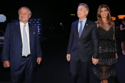 El presidente Mauricio Macri y su esposa Juliana Awada, junto a Cristiano Rattazzi