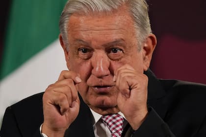 El presidente mexicano, Andrés Manuel López Obrador, en su conferencia diaria matutina en el Palacio Nacional en Ciudad de México, el viernes 1 de marzo de 2024. (AP Foto/Marco Ugarte, Archivo)