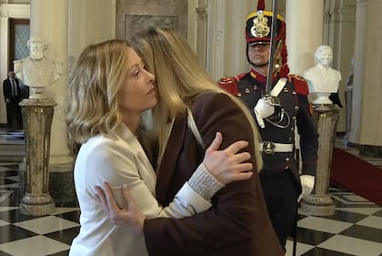 El Presidente Milei recibe a Giorgia Meloni en Casa Rosada junto a Karina Milei