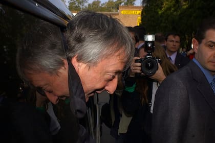 El presidente Nestor Kirchner durante la inauguración de una planta fabril el 21 de agosto de 2003