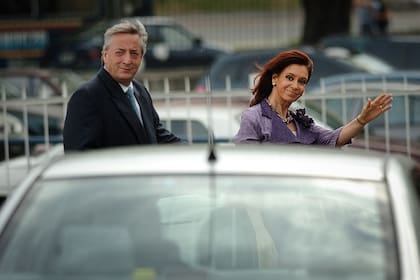 Néstor Kirchner y la recientemente elegida presidenta, Cristina Fernandez, al llegar por primera vez juntos desde las elecciones al helipuerto cercano a la Casa Rosada el 30 octubre 2007