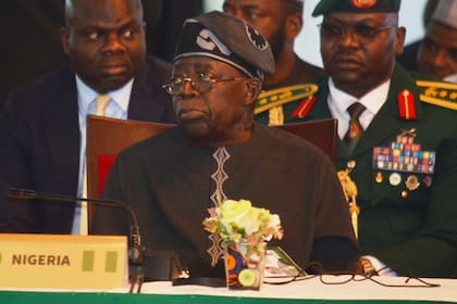 El presidente nigeriano, Bola Ahmed Tinubu, asiste a una reunión de ECOWAS en Abuya, Nigeria, el 22 de junio de 2025