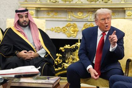 El presidente norteamericano, Donald Trump, con el príncipe heredero de Arabia Saudita, Mohammed bin Salman, en la Casa Blanca, el 18 de noviembre de 2025, en Washington
