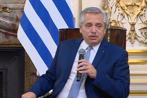 El presidente otorga condecoración del Collar de la Orden del Libertador San Martín a Mujica