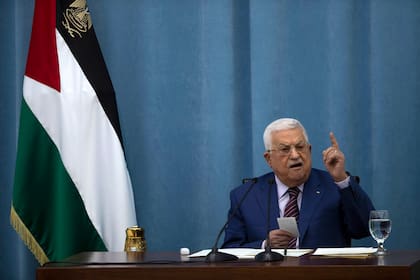 El presidente palestino Mahmud Abbas da un mensaje en la sede de la Autoridad Palestina el 12 de mayo de 2021. (AP Foto/Majdi Mohammed, Archivo)
