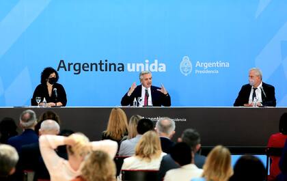 El presidente participa en una reunión con los Consejos Federales de Salud y Educación