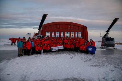 El Presidente planea pasar una noche en la Base Marambio, una de las 13 bases que el  país posee en la Antártida