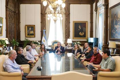 El Presidente recibió el martes pasado a la cúpula de la CGT y a dirigentes sociales para activar la marcha por el Día de la Militancia