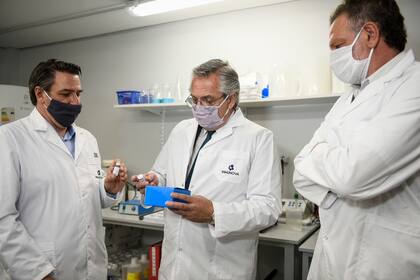 El Presidente recorrió los laboratorios de la Universidad de San Martín donde se desarrolló el suero hiperinmune anti COVID-19