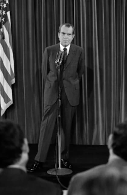 El presidente Richard Nixon habla ante la prensa en 1970. Su administración dio origen al concepto de “presidencia imperial”, con el que hoy se compara el ejercicio del poder de Donald Trump