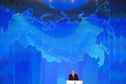 El presidente ruso se dirige a la Asamblea Federal en el centro de exposiciones Manezh de Moscú