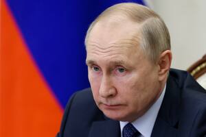 Putin admitió que la guerra en Ucrania “se hizo larga” y lanzó una advertencia sobre las armas nucleares