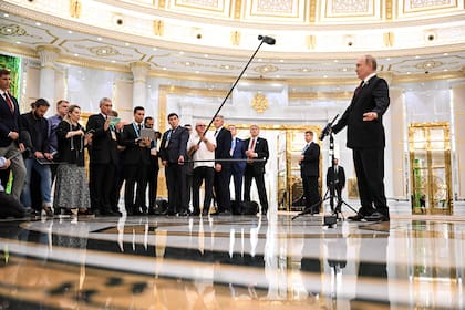 El presidente ruso, Vladimir Putin, en Ashgabat. (Photo by Dmitry AZAROV / SPUTNIK / AFP)