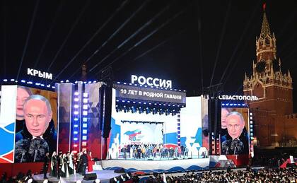 El presidente ruso, Vladimir Putin, en un acto en la Plaza Roja por el décimo aniversario de la anexión de Crimea y Sebastopol, el 18 de marzo de 2024