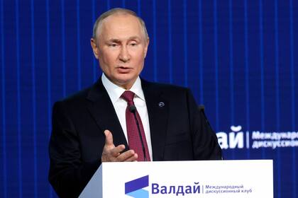 El presidente ruso, Vladimir Putin, habla en la sesión plenaria de la 19a reunión anual del Club Valdai de Debate Internacional, en las afueras de Moscú, Rusia, el jueves 27 de octubre de 2022