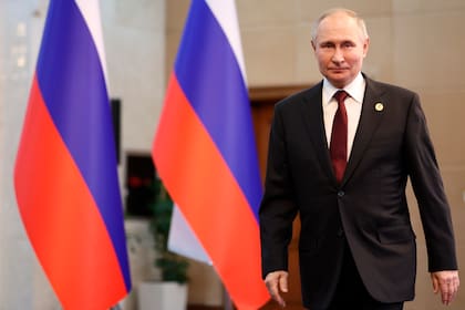 El presidente ruso Vladimir Putin llega a una conferencia de prensa después de la Cumbre del Consejo Intergubernamental de la Unión Económica Euroasiática el viernes 9 de diciembre de 2022, en Bishkek, Kirguistán. (Sergei Bobylev, Sputnik, Kremlin - Foto compartida vía AP)