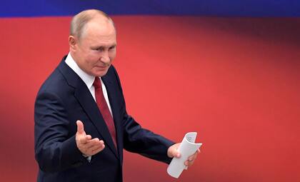 El presidente ruso Vladimir Putin llega a una reunión con miembros del partido político Rusia Unida en Moscú, el domingo 22 de agosto de 2021. (Sergei Guneyev, Sputnik, Kremlin Pool Photo vía AP)