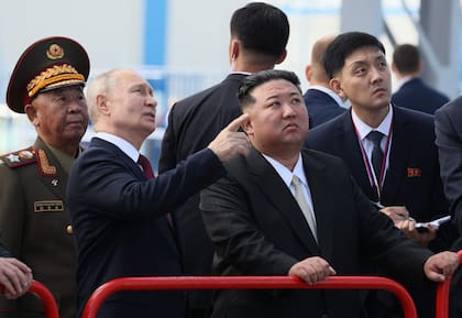 El presidente ruso Vladimir Putin se reúne con el líder de Corea del Norte, Kim Jong-un, en el Cosmódromo de Vostochny.