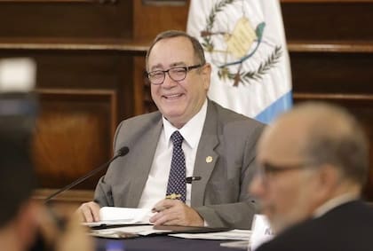 El presidente saliente de Guatemala, Alejandro Giammattei