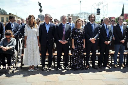 Macri y Fernández estuvieron acompañados por sus principales colaboradores