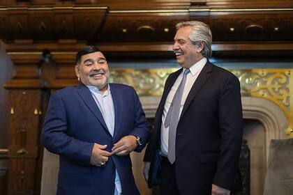 El Presidente se enteró de la noticia de la muerte de Diego Maradona cuando estaba reunido con Santiago Cafiero 