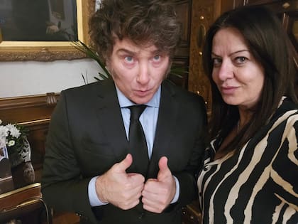 Los camiones del Ejército ingresaron a los depósitos de Capital Humano y comienzan a distribuir alimentos 4 El Presidente subió esta foto para defender a su ministra