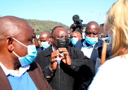 El presidente sudafricano Cyril Ramaphosa, vistió Durban, Sudáfrica, donde ocurrieron los peores disturbios.