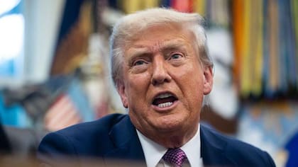 El presidente Trump ha aprobado una amplia serie de medidas para restringir la inmigración legal