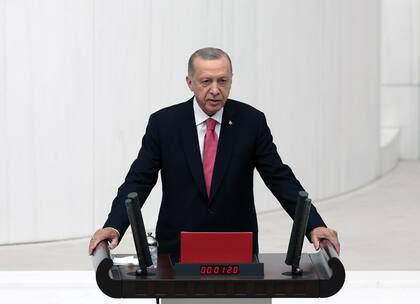 El presidente turco, Recep Tayyip Erdogan, pronuncia un discurso durante la ceremonia de juramento en la Gran Asamblea Nacional de Turquía (GNAT)