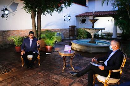 El presidente venezolano Nicolás Maduro fue entrevistado por el ministro de Cultura, Ernesto Villegas